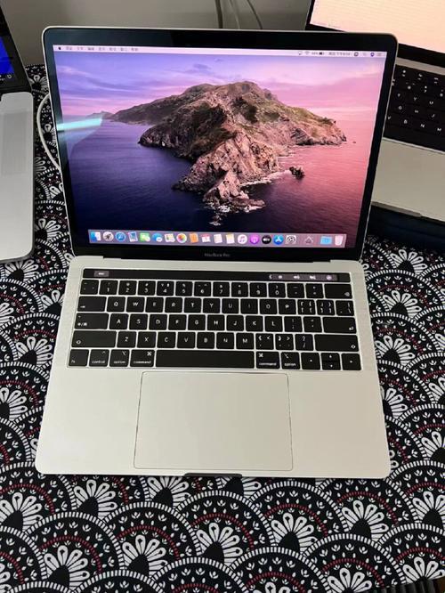 18岁MacBook Pro高清：时尚界的一股“妖风”？