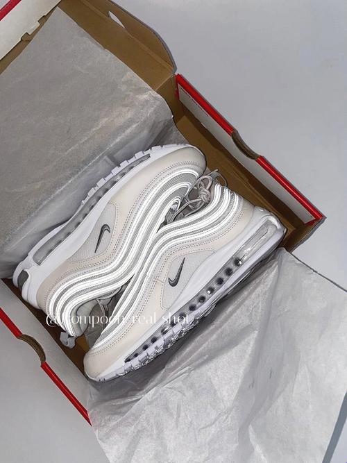 "AIRMAX97杂交体"：科技狂潮中的幽默逆袭