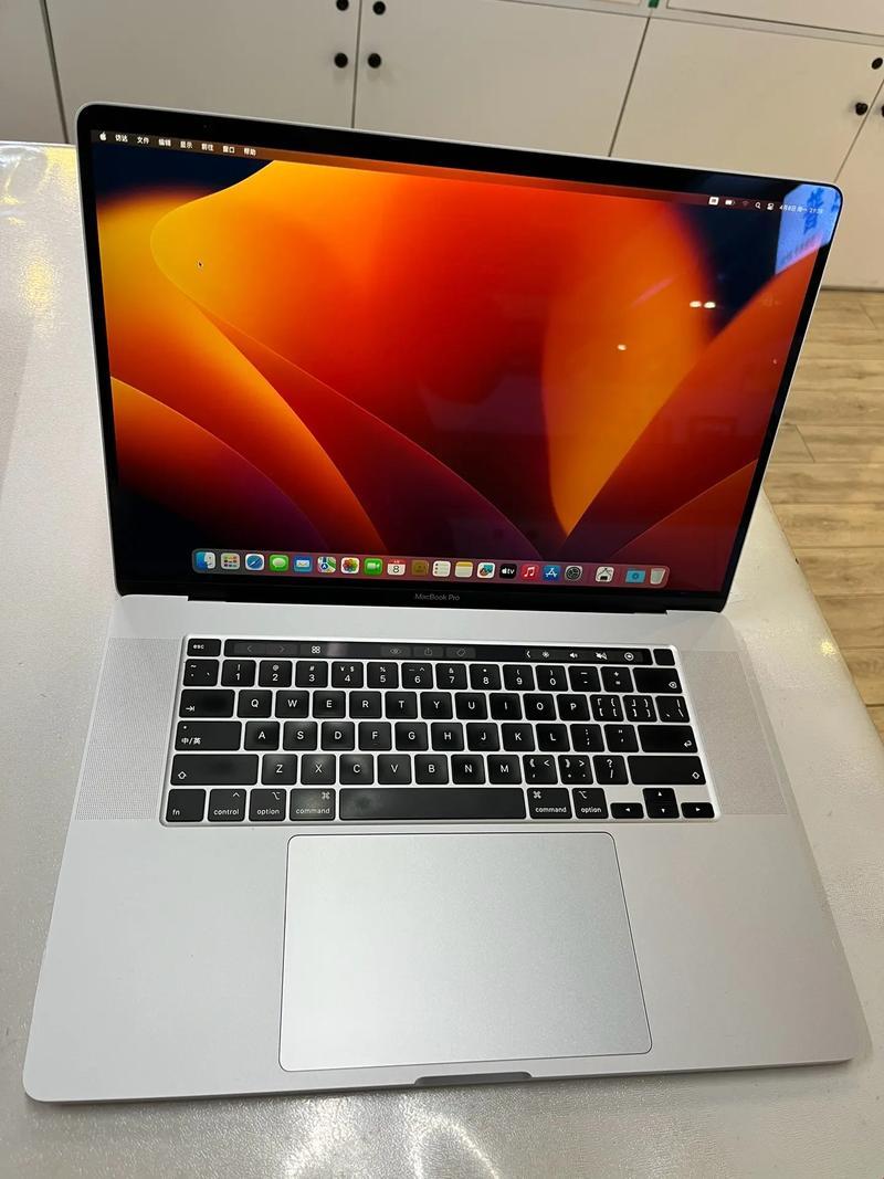 "19岁MacBook Pro未满16岁，引发的科技狂潮？笑谈！"