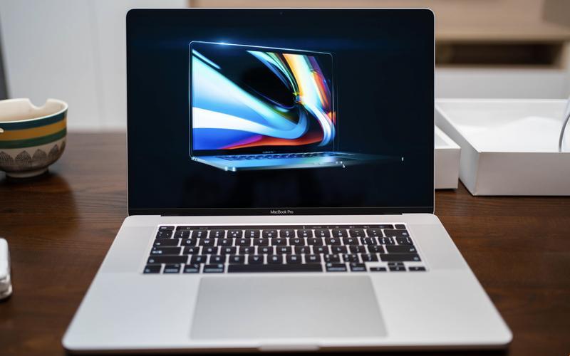 16岁日本学生的MacBook Pro评测，网民热议的新焦点：一场杠精的吐槽盛宴