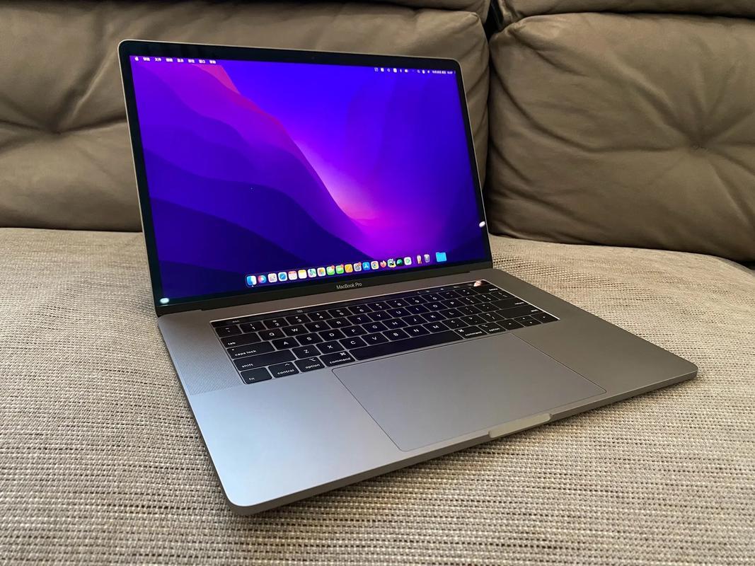 18-19macbookpro,网民新宠？笑谈时尚圈又一神操作