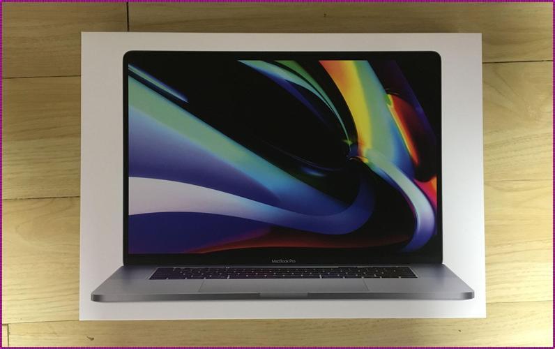 "19岁少年携MacBook Pro震撼欧美，世界为之倾倒！"