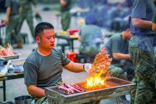 义务兵变烧烤侠，两年的烤艺是怎样炼成的？